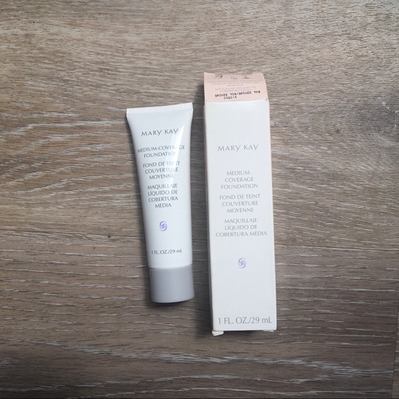 Mary Kay Bronze Foundation - Picture 2 of 4